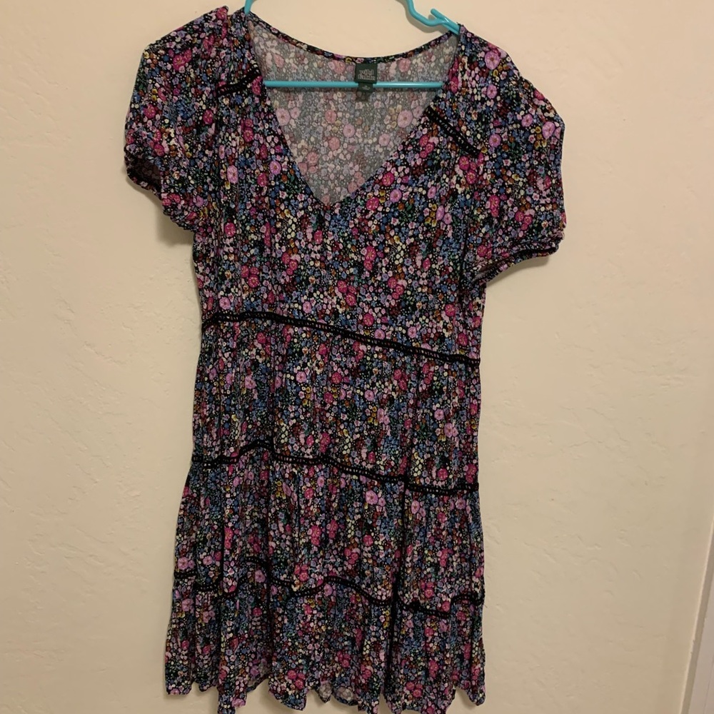 4 for $10 sale 🐝 Wild fable floral dress. Size medium